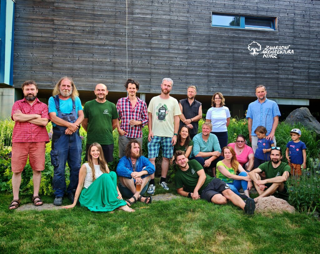 profesionální tým_realizace zahrady_ZAKURZ